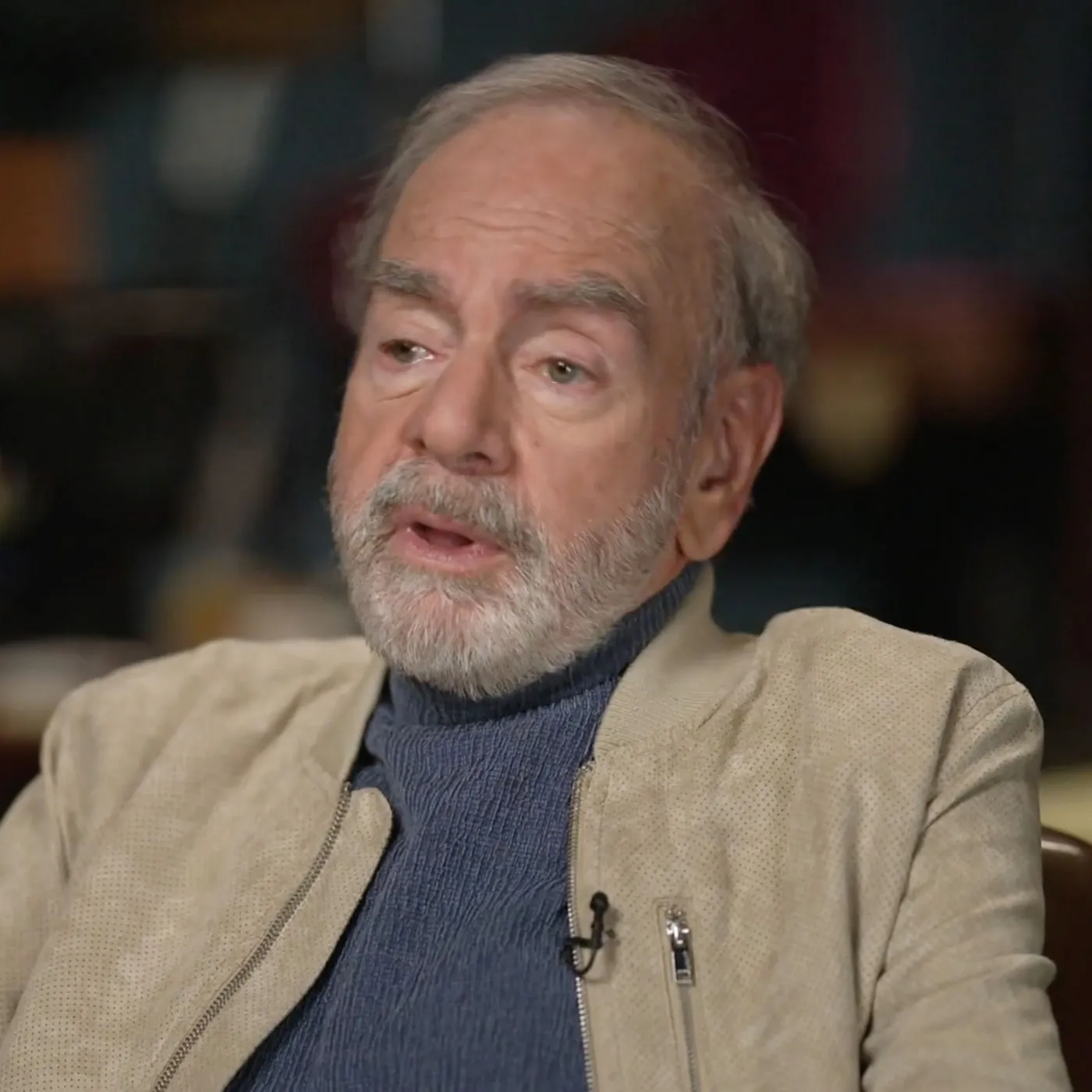 Do you remember Neil Diamond? The way he’s living now is truly heartbreaking due to his battle with Parkinson’s disease.