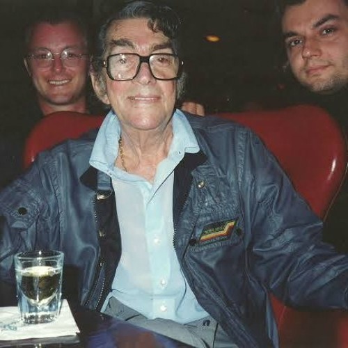 Why did Dean Martin choose to leave on Christmas Day? While everyone was happily enjoying the Christmas atmosphere, he quietly breathed his last.